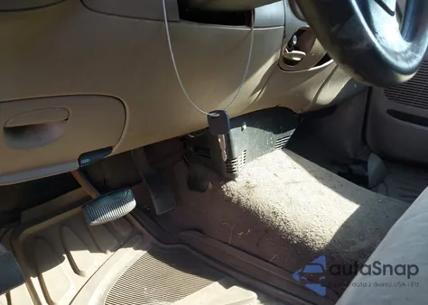 2000 Ford F-150 Lariat/Work Series/Xl/Xlt from USA, damaged, VIN 1FTRX17L2YNA52351